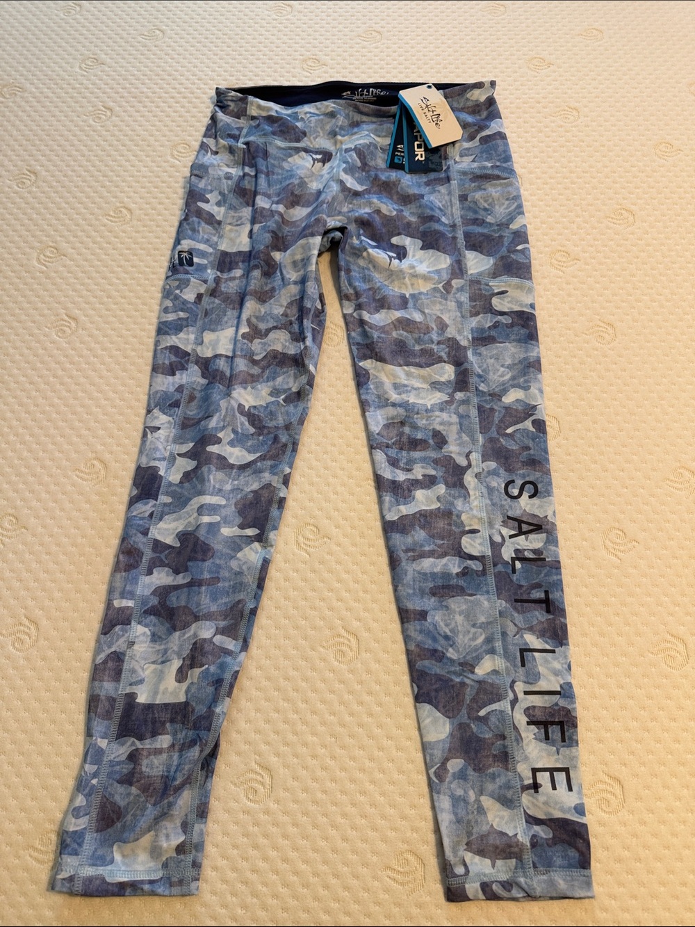 Salt Life Size L Into the Abyss Performance SLX Blue Camo Biker Tights NWTs $64